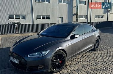 Tesla Model S 2015