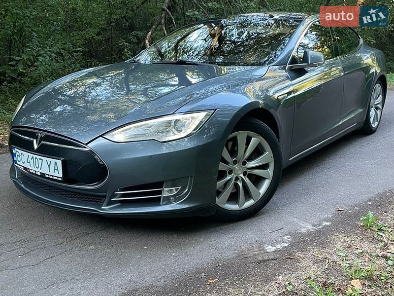 Tesla Model S 2013