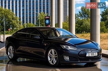 Tesla Model S  2015