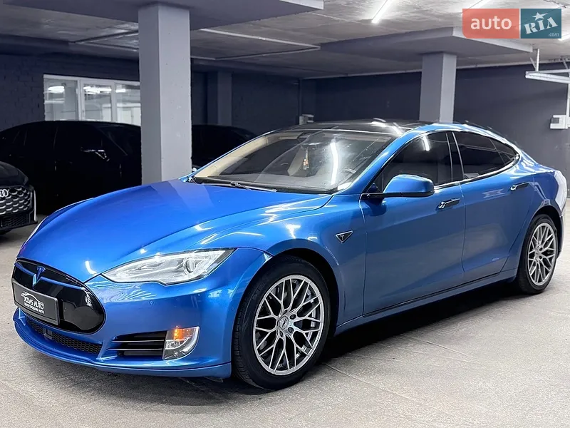 Tesla Model S 2015