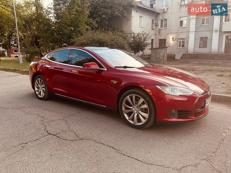 Tesla Model S 2016