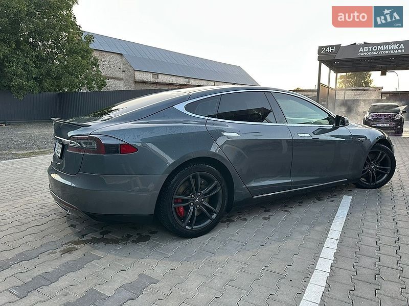 Лифтбек Tesla Model S 2014 в Луцке