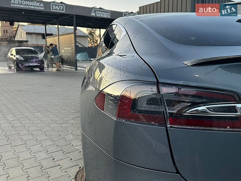 Лифтбек Tesla Model S 2014 в Луцке