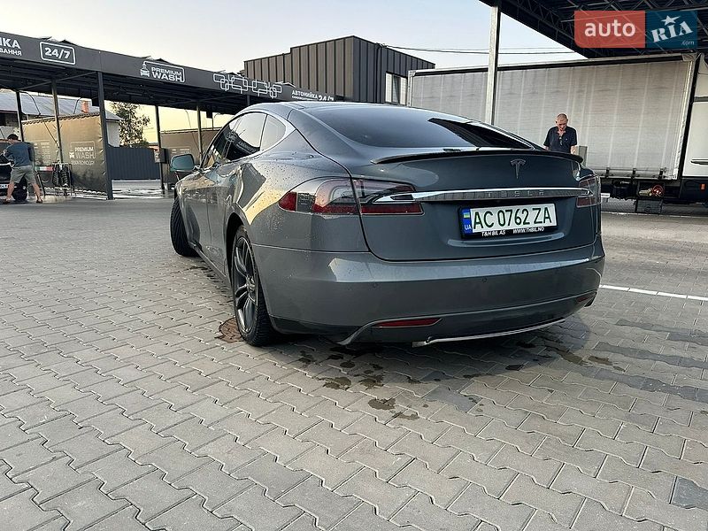 Лифтбек Tesla Model S 2014 в Луцке