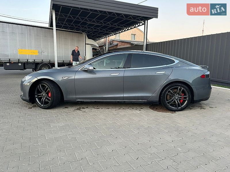 Лифтбек Tesla Model S 2014 в Луцке