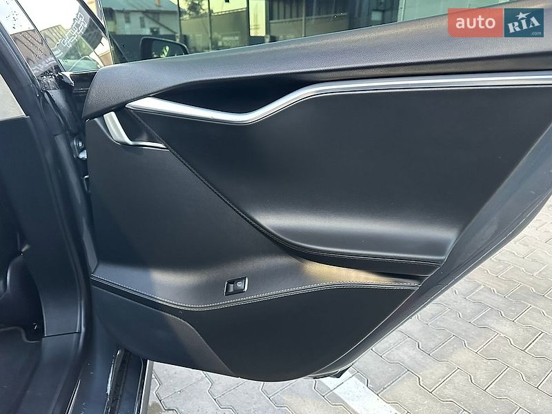 Лифтбек Tesla Model S 2014 в Луцке