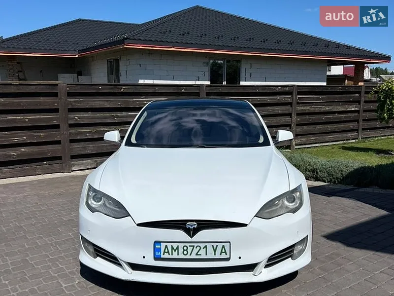 Tesla Model S 2014