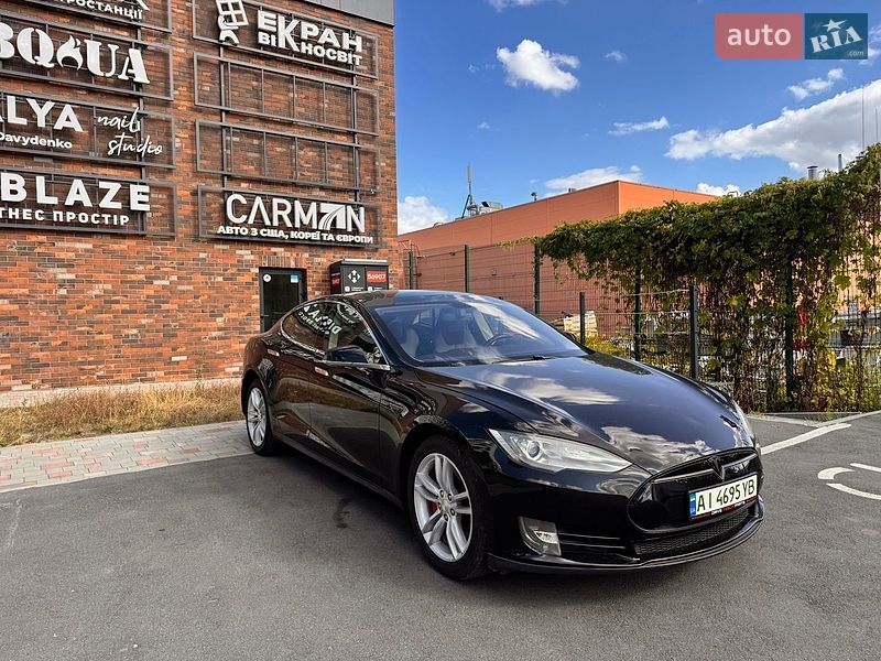 Лифтбек Tesla Model S 2012 в Киеве фото Лифтбек Tesla Model S 2012 в Киеве