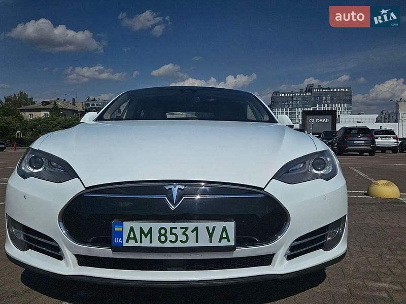 Ліфтбек Tesla Model S 2014 в Житомирі