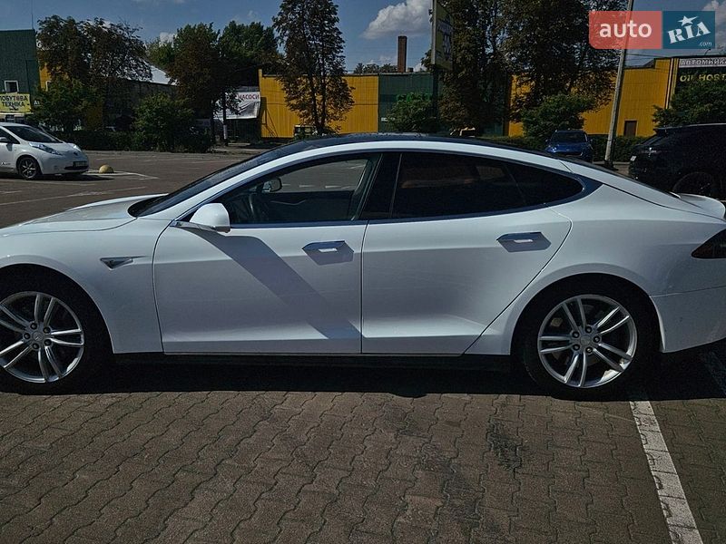 Ліфтбек Tesla Model S 2014 в Житомирі