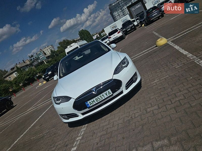 Ліфтбек Tesla Model S 2014 в Житомирі