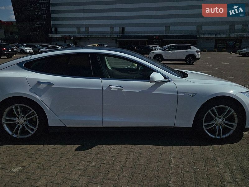 Ліфтбек Tesla Model S 2014 в Житомирі