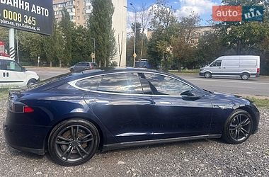 Лифтбек Tesla Model S 2015 в Киеве Лифтбек Tesla Model S 2015 в Киеве