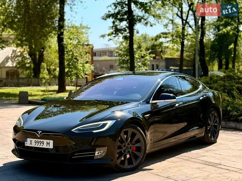 Tesla Model S 2019