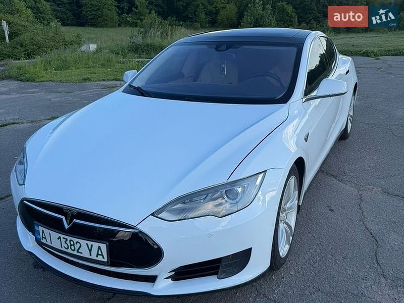 Ліфтбек Tesla Model S 2015 в Фастові