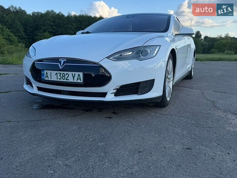 Ліфтбек Tesla Model S 2015 в Фастові