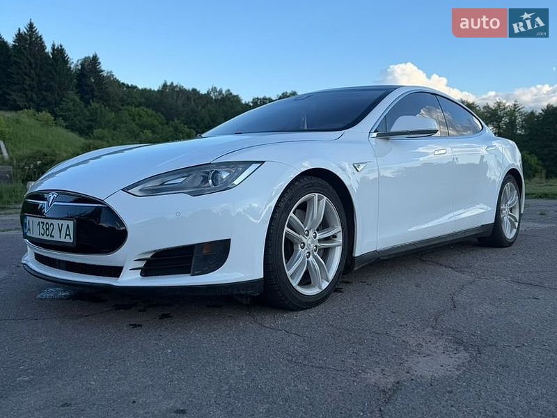 Ліфтбек Tesla Model S 2015 в Фастові