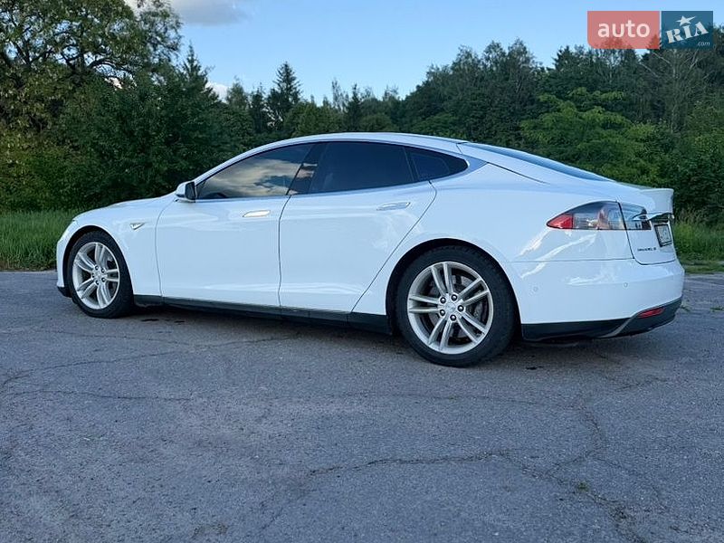 Ліфтбек Tesla Model S 2015 в Фастові