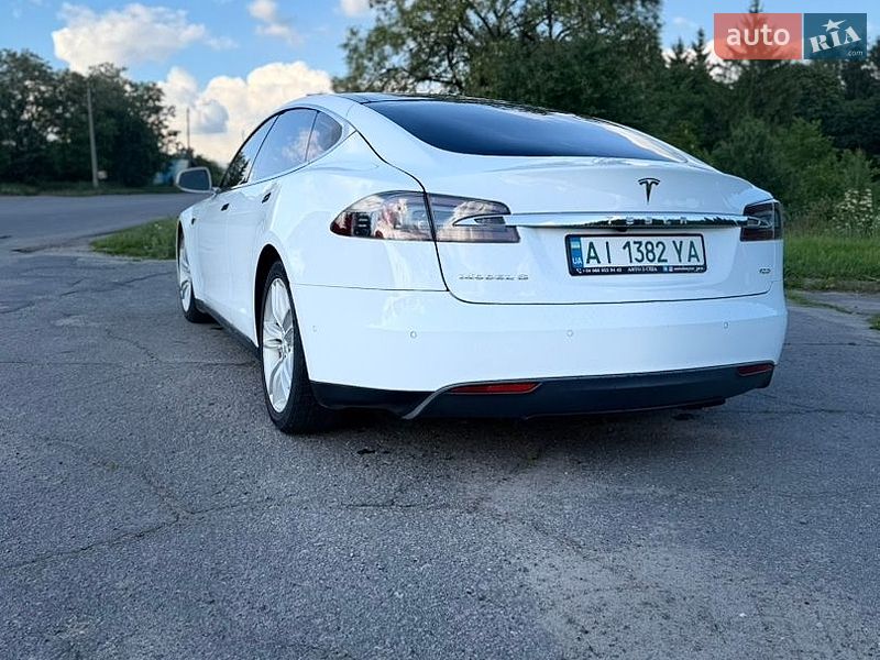 Ліфтбек Tesla Model S 2015 в Фастові