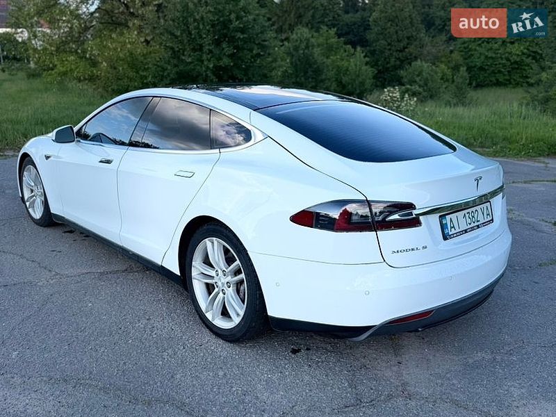 Ліфтбек Tesla Model S 2015 в Фастові