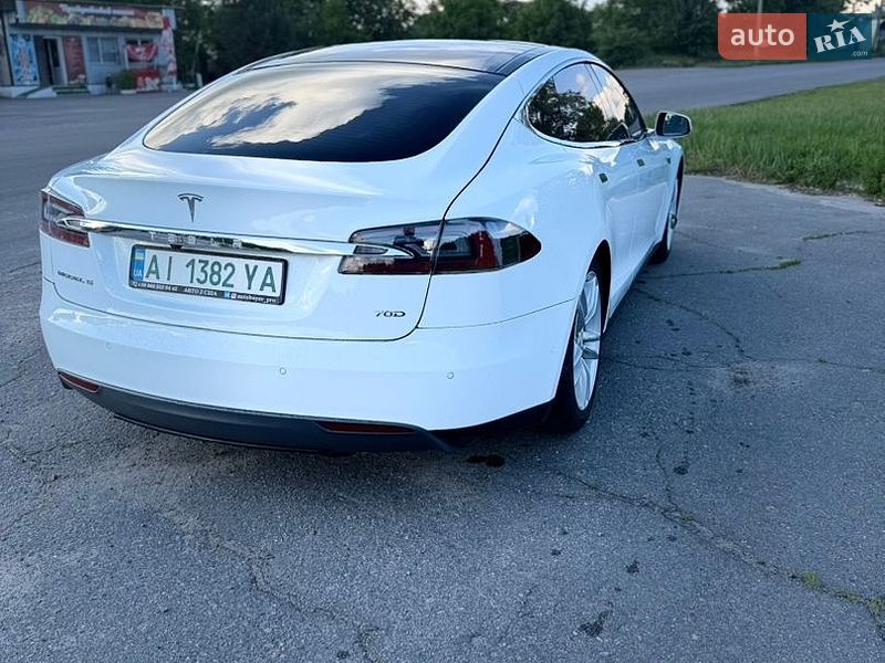 Ліфтбек Tesla Model S 2015 в Фастові