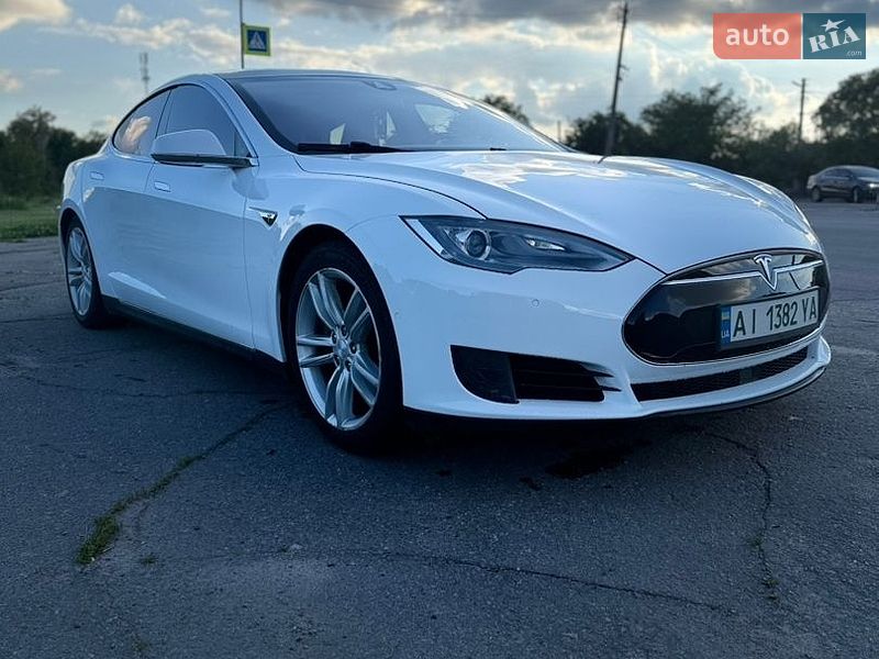 Ліфтбек Tesla Model S 2015 в Фастові
