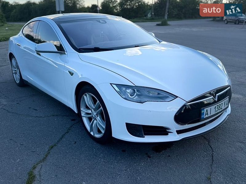 Ліфтбек Tesla Model S 2015 в Фастові