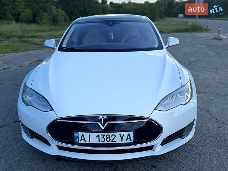 Ліфтбек Tesla Model S 2015 в Фастові