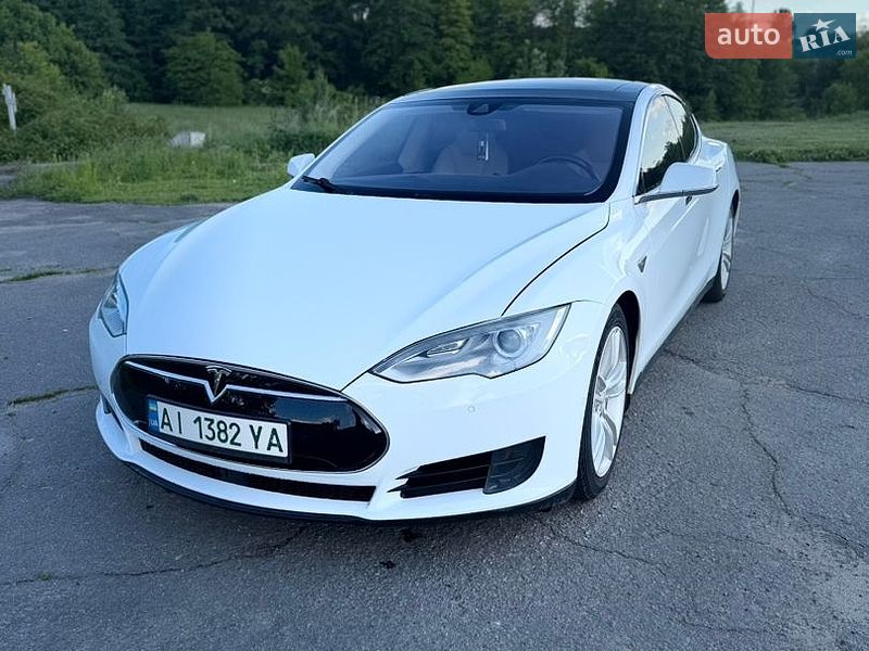 Ліфтбек Tesla Model S 2015 в Фастові