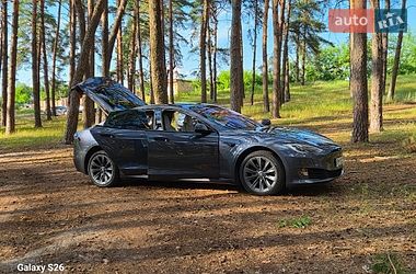 Лифтбек Tesla Model S 2019 в Сумах