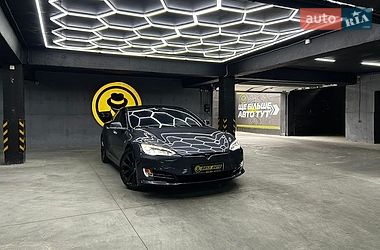 Tesla Model S  2020
