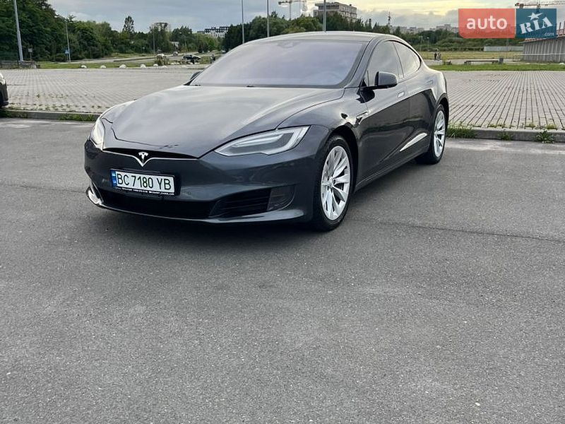 Ліфтбек Tesla Model S 2016 в Львові