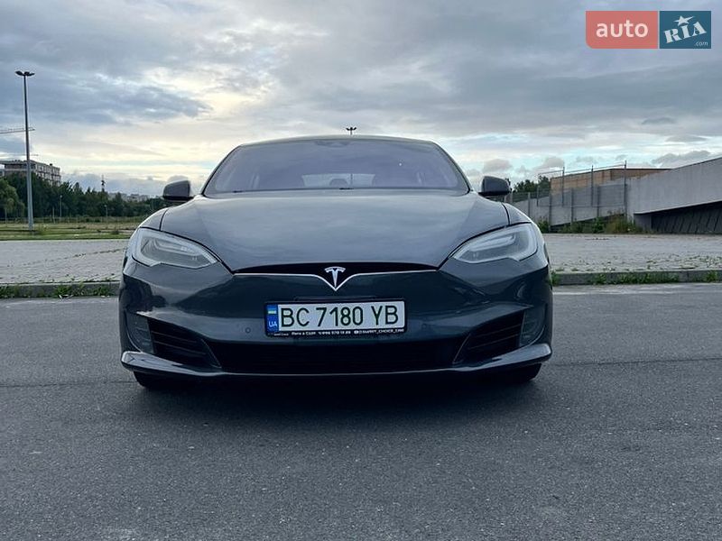 Ліфтбек Tesla Model S 2016 в Львові