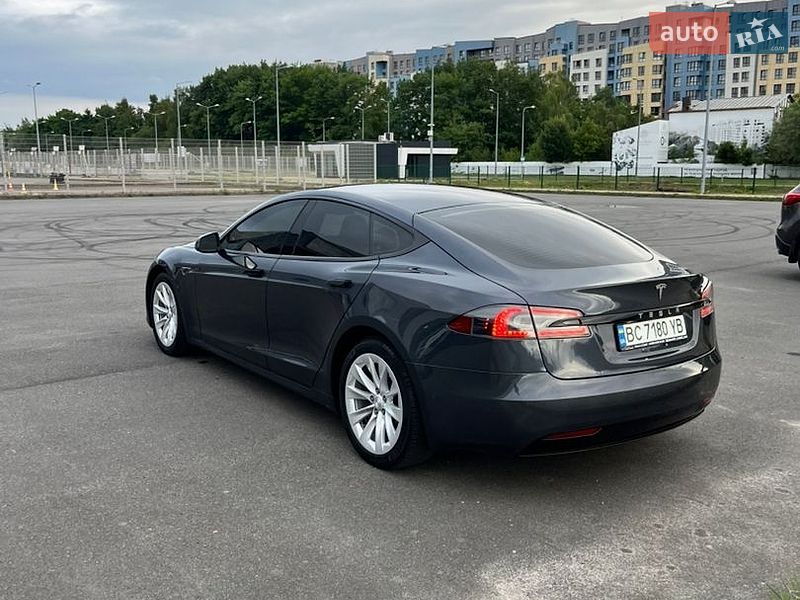 Ліфтбек Tesla Model S 2016 в Львові