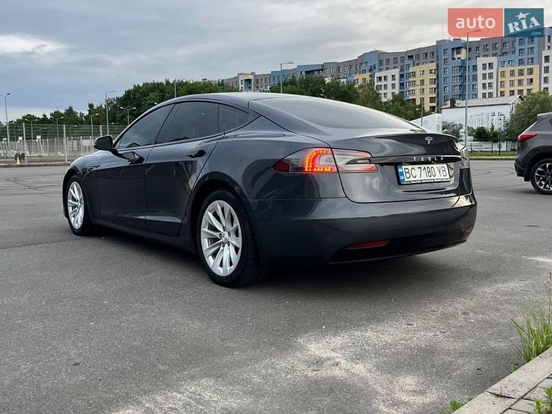 Ліфтбек Tesla Model S 2016 в Львові