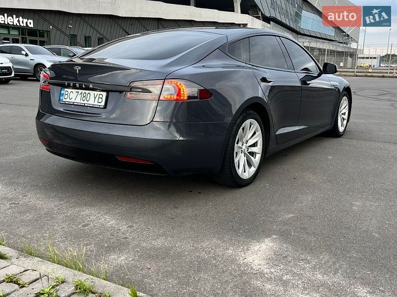 Ліфтбек Tesla Model S 2016 в Львові