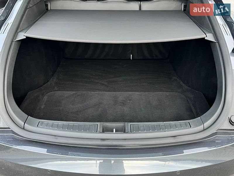 Ліфтбек Tesla Model S 2016 в Львові