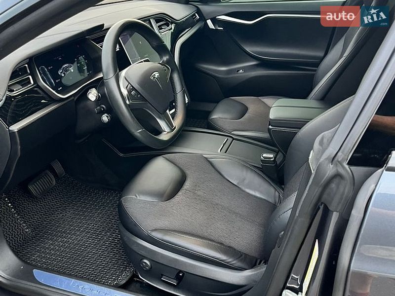 Ліфтбек Tesla Model S 2016 в Львові