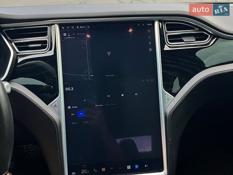 Ліфтбек Tesla Model S 2016 в Львові