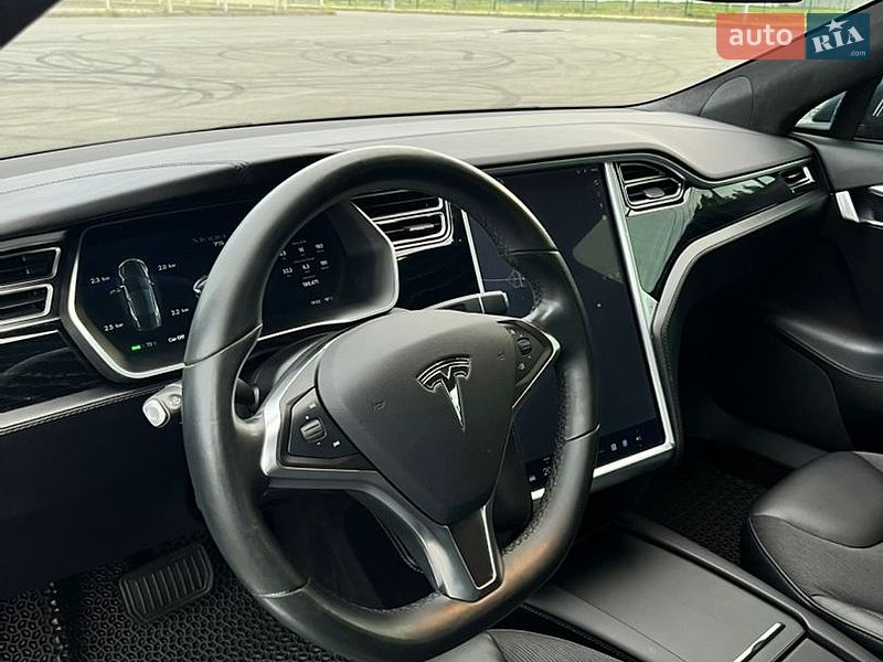 Ліфтбек Tesla Model S 2016 в Львові