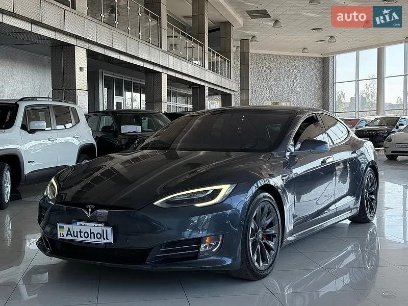 Tesla Model S 2019