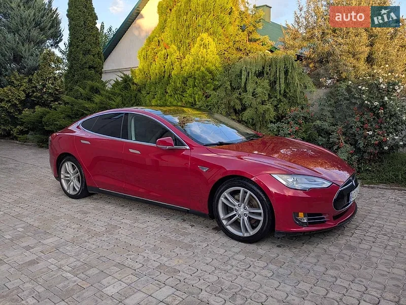 Tesla Model S 2014