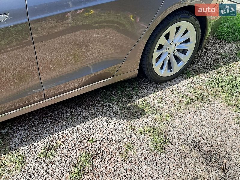 Лифтбек Tesla Model S 2016 в Житомире