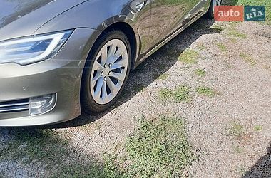 Лифтбек Tesla Model S 2016 в Житомире