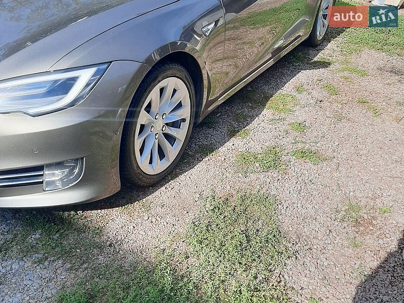 Лифтбек Tesla Model S 2016 в Житомире