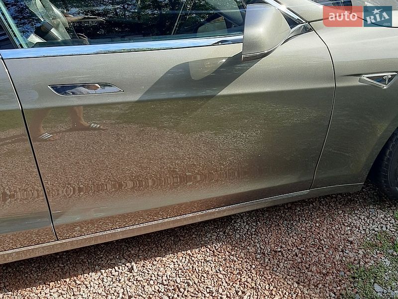 Лифтбек Tesla Model S 2016 в Житомире