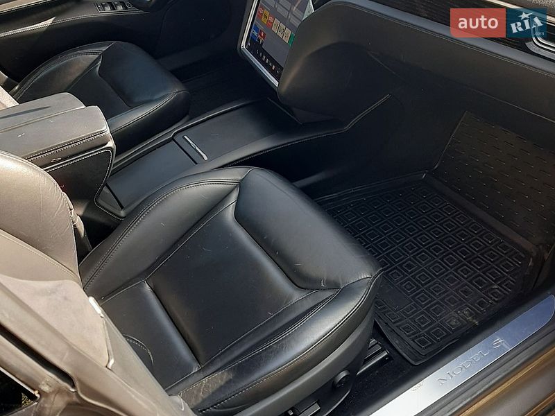 Лифтбек Tesla Model S 2016 в Житомире