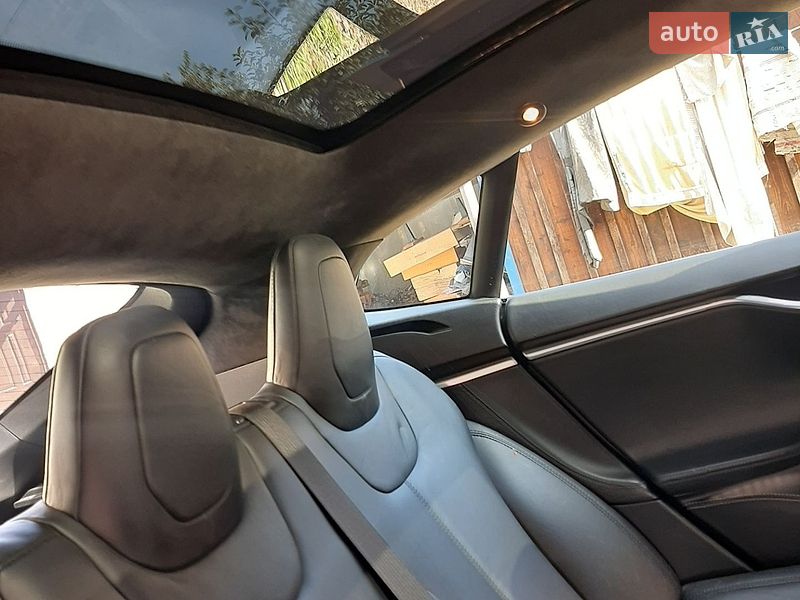 Лифтбек Tesla Model S 2016 в Житомире