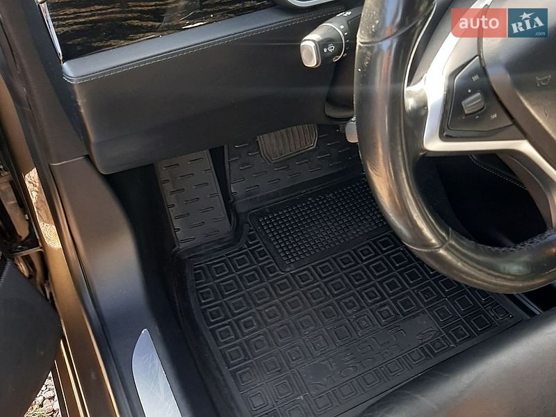 Лифтбек Tesla Model S 2016 в Житомире