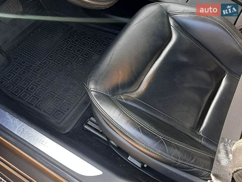 Лифтбек Tesla Model S 2016 в Житомире
